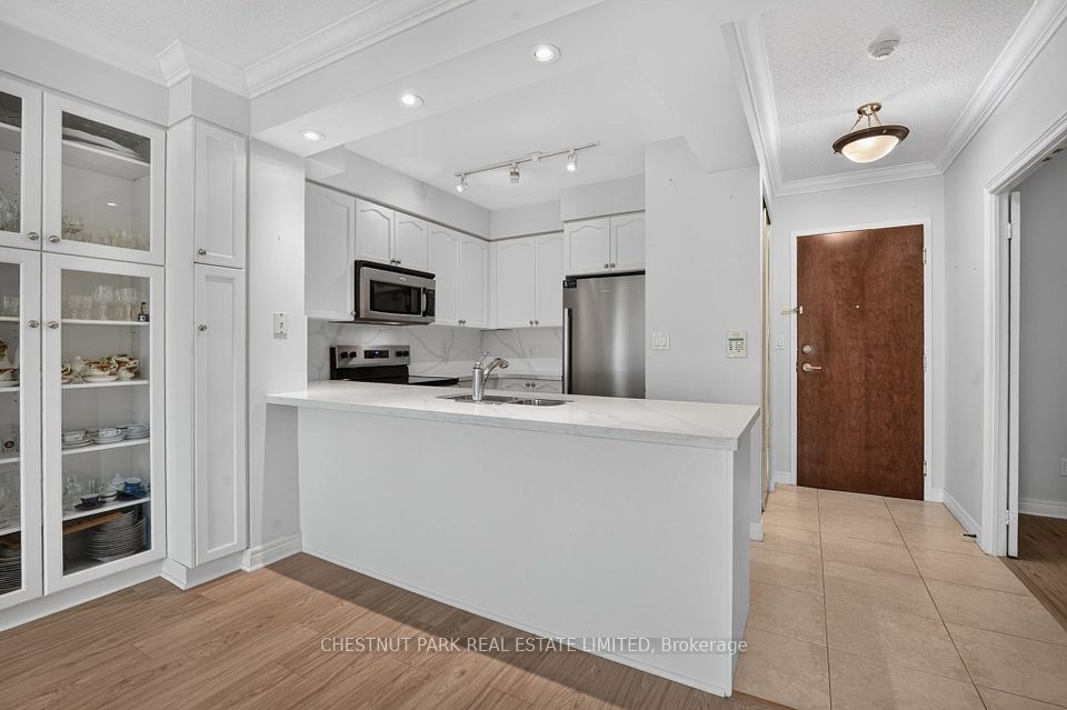 100 Promenade Circle 205, Vaughan, ON L4J 7W7 4