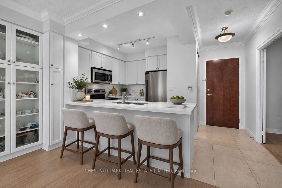 100 Promenade Circle 205, Vaughan, ON L4J 7W7 3