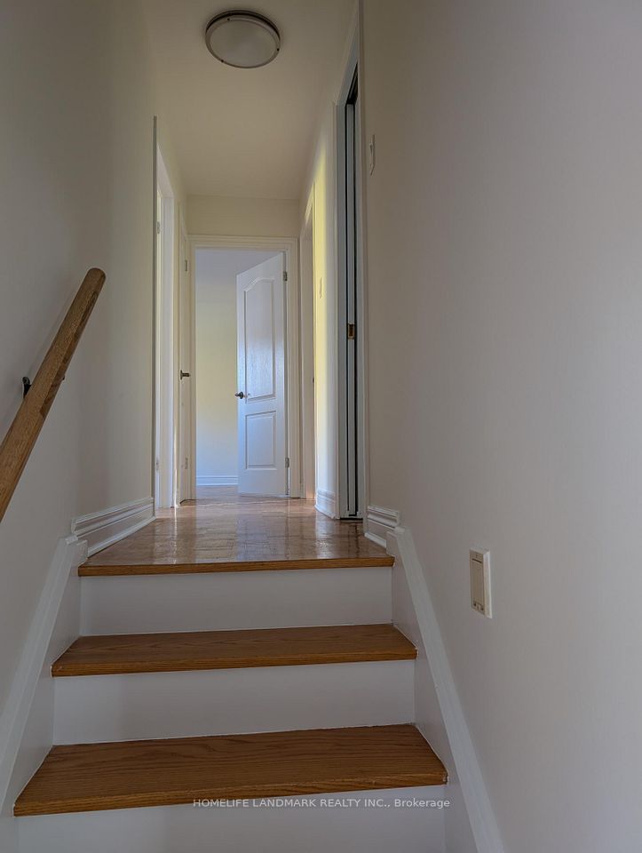 77 Parkway Avenue, Markham, ON L3P 2H1 5