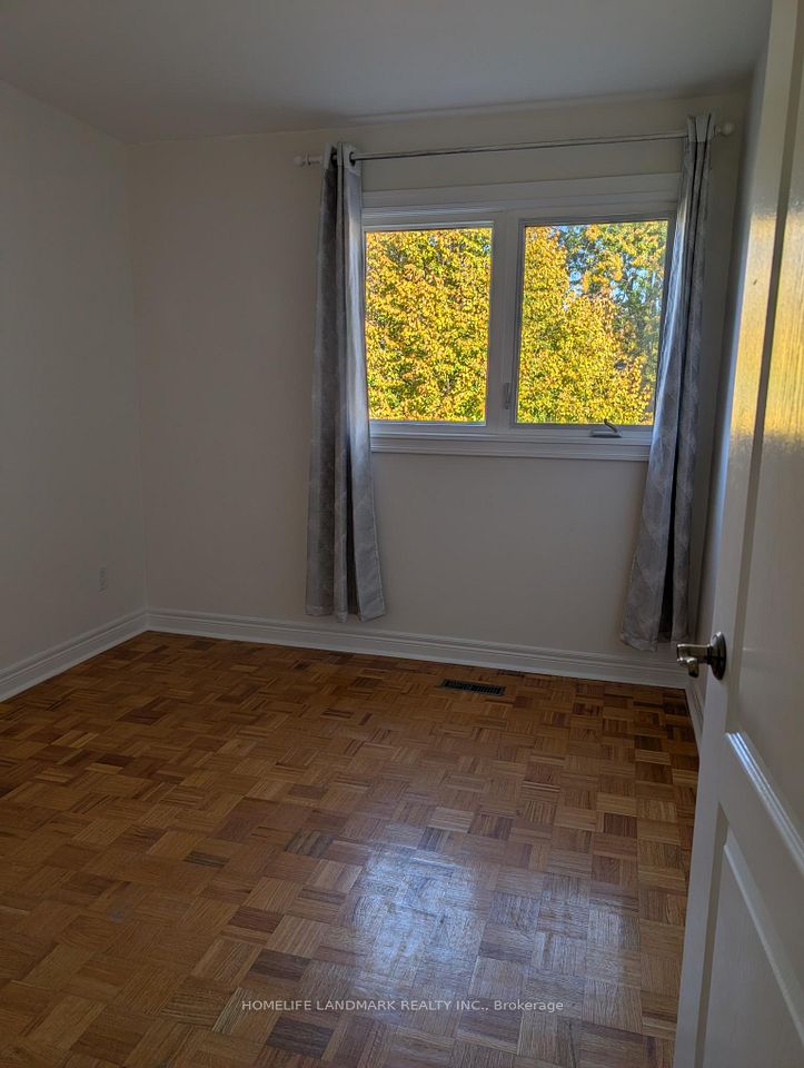 77 Parkway Avenue, Markham, ON L3P 2H1 8
