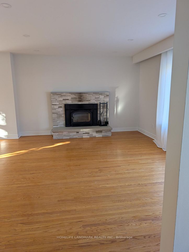 77 Parkway Avenue, Markham, ON L3P 2H1 2