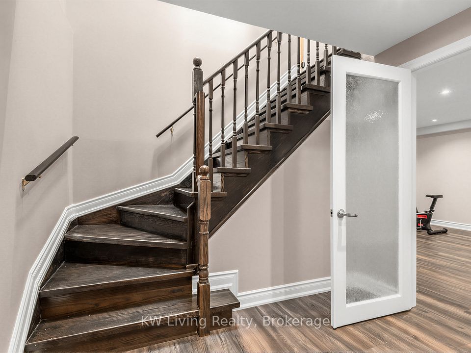 21 Cliveden Place, Markham, ON L6C 2S4 25