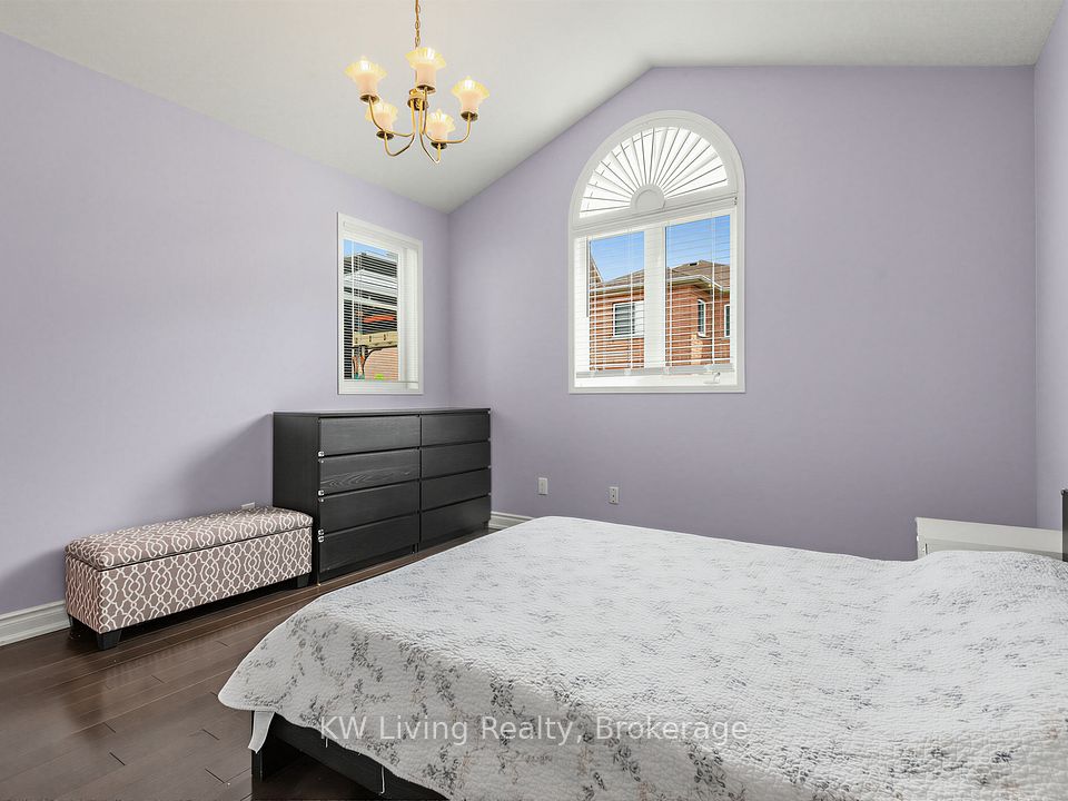 21 Cliveden Place, Markham, ON L6C 2S4 19