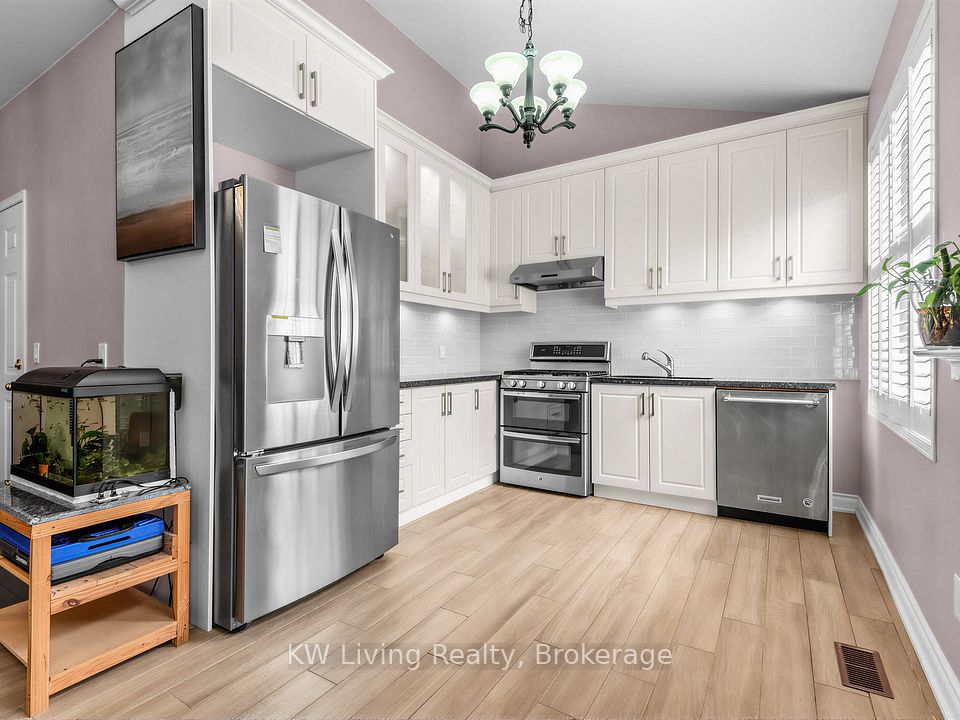 21 Cliveden Place, Markham, ON L6C 2S4 14