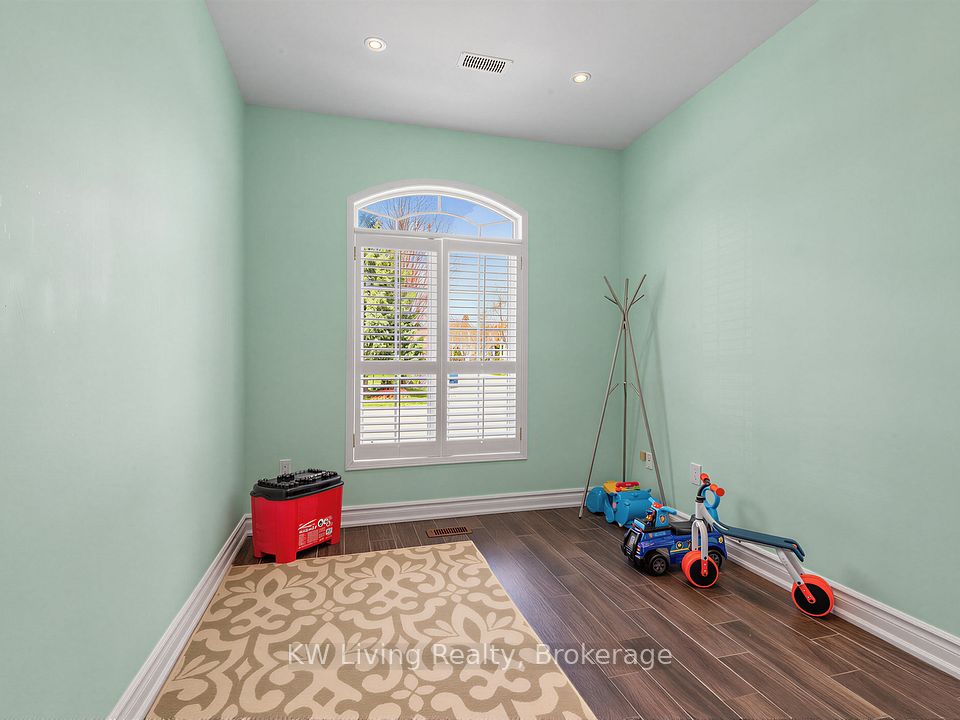 21 Cliveden Place, Markham, ON L6C 2S4 22