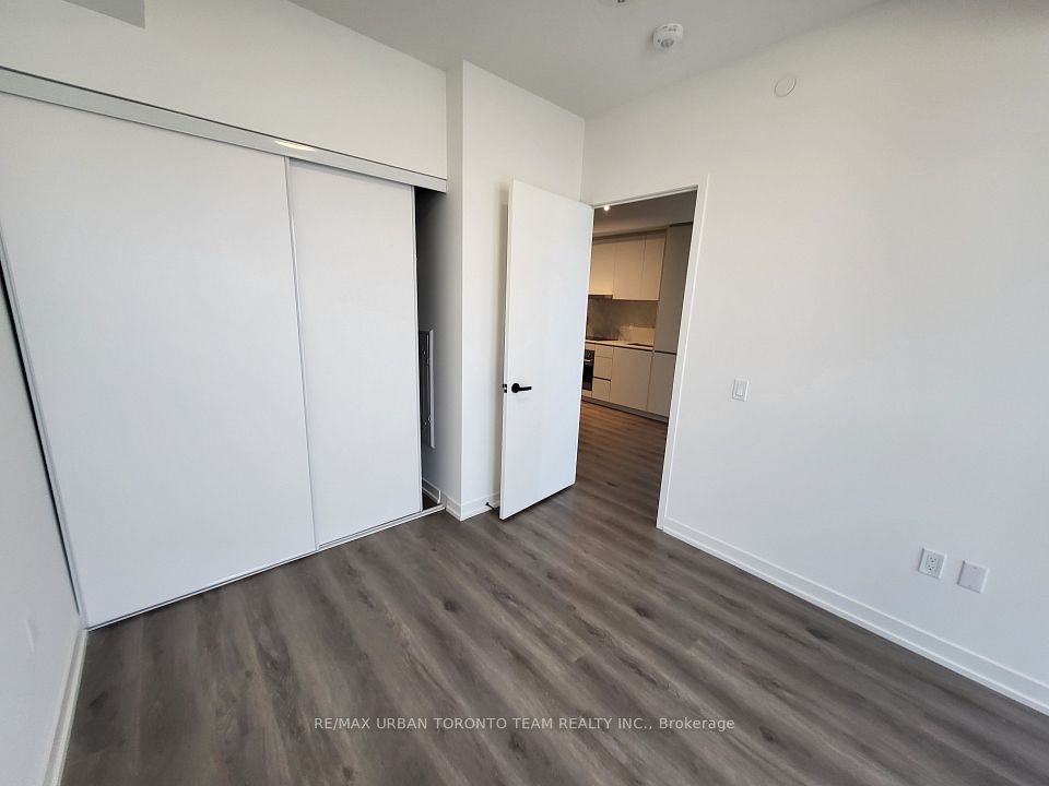 28 Interchange Way 1609, Vaughan, ON L4K 0P8 8