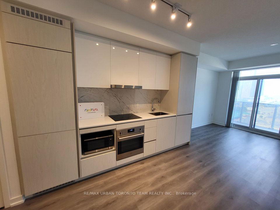 28 Interchange Way 1609, Vaughan, ON L4K 0P8 5