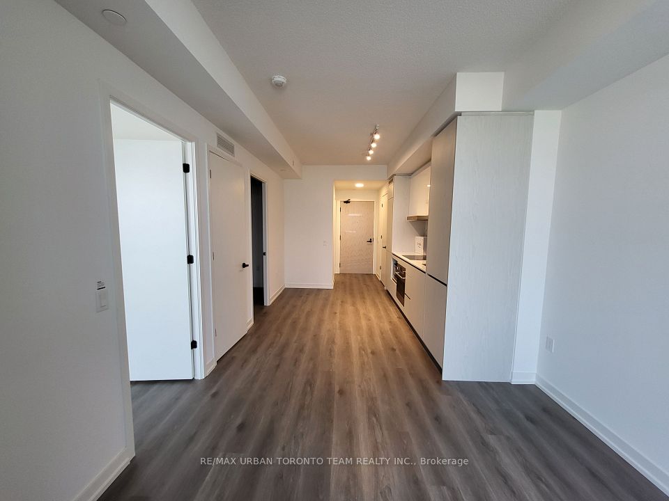 28 Interchange Way 1609, Vaughan, ON L4K 0P8 2