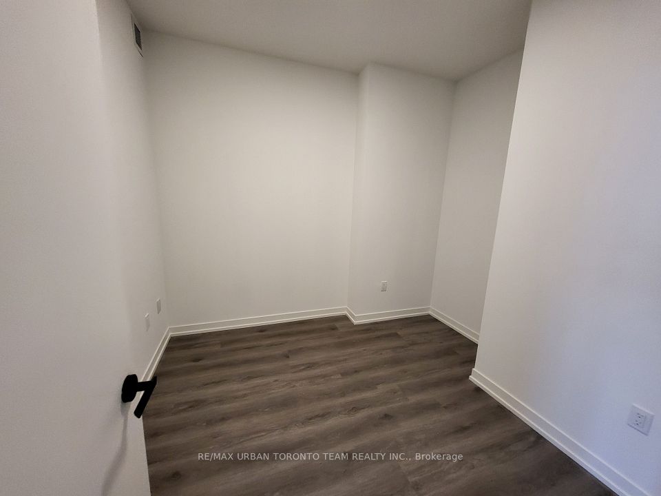 28 Interchange Way 1609, Vaughan, ON L4K 0P8 12