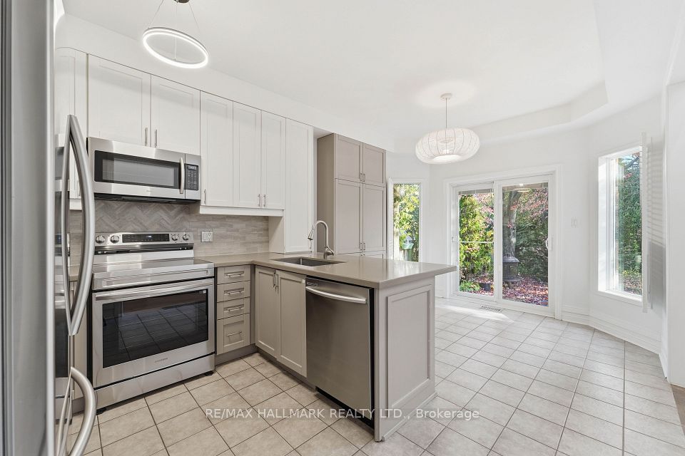 130 Old Colony Road, Richmond Hill, ON L4E 3V1 9