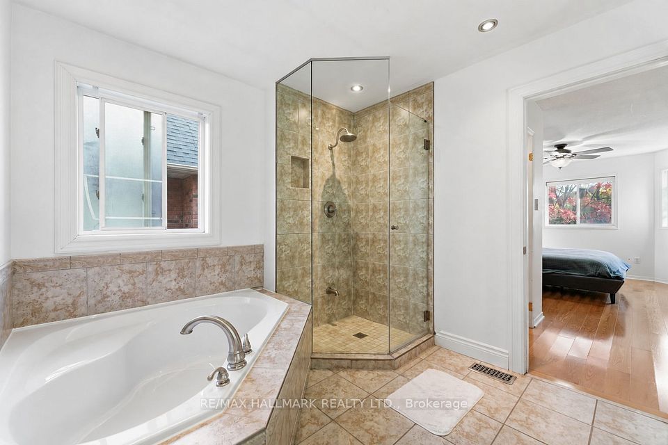 130 Old Colony Road, Richmond Hill, ON L4E 3V1 21