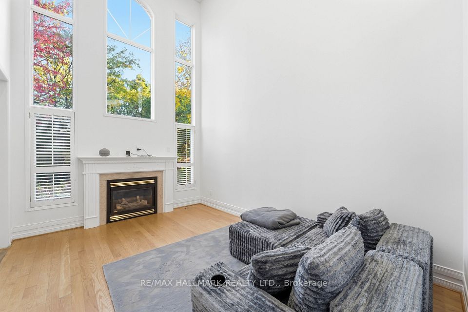 130 Old Colony Road, Richmond Hill, ON L4E 3V1 6