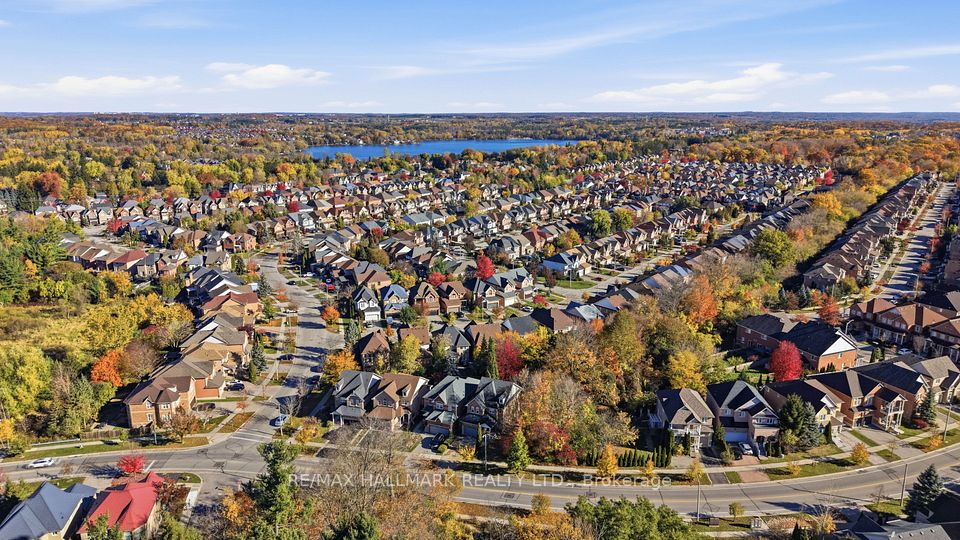 130 Old Colony Road, Richmond Hill, ON L4E 3V1 2