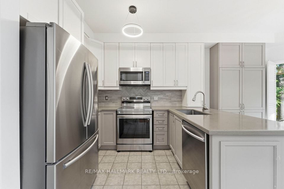 130 Old Colony Road, Richmond Hill, ON L4E 3V1 8