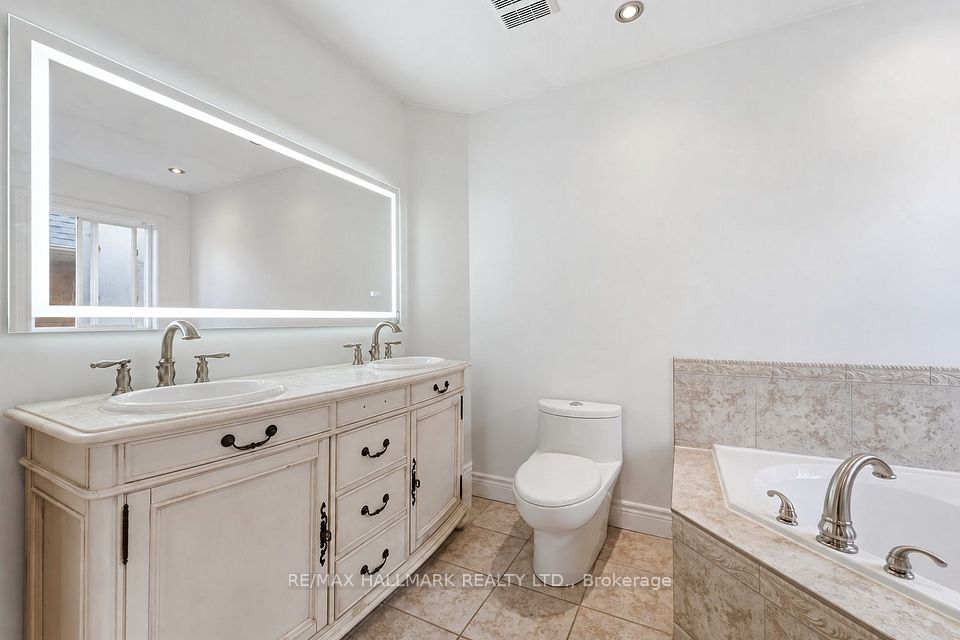 130 Old Colony Road, Richmond Hill, ON L4E 3V1 19