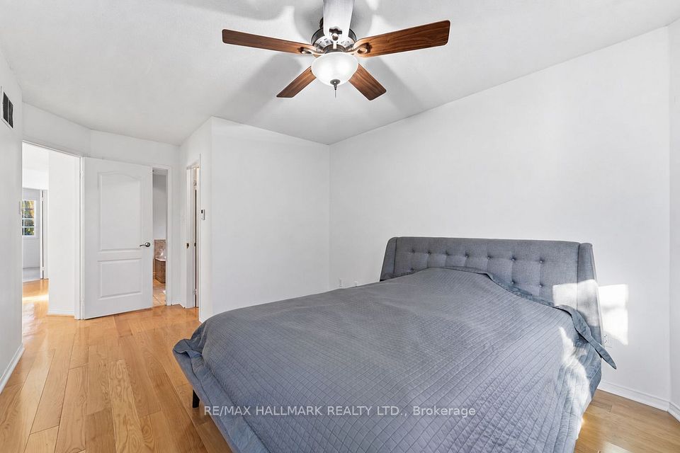 130 Old Colony Road, Richmond Hill, ON L4E 3V1 17