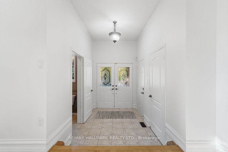130 Old Colony Road, Richmond Hill, ON L4E 3V1 5