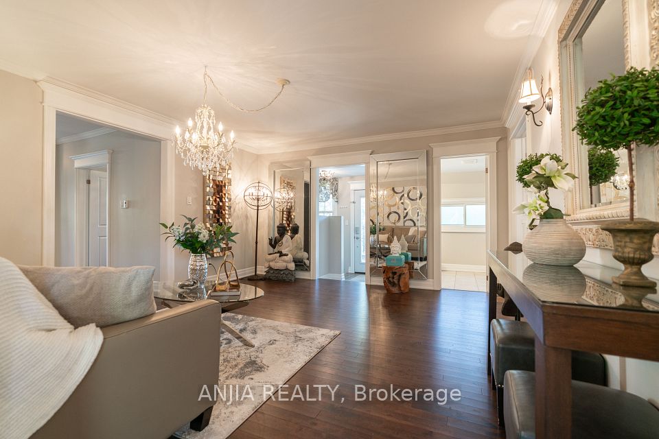 49 Church Street, Markham, ON L3P 2M1 5