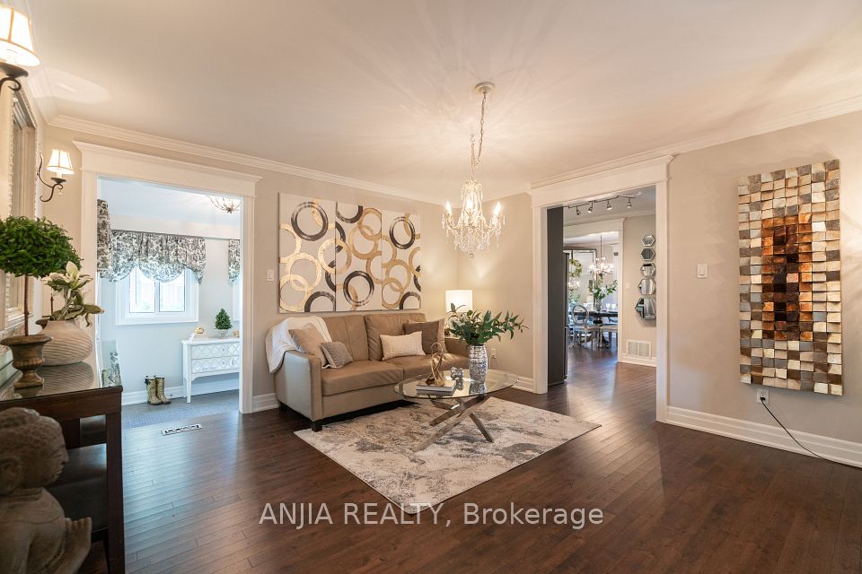 49 Church Street, Markham, ON L3P 2M1 3