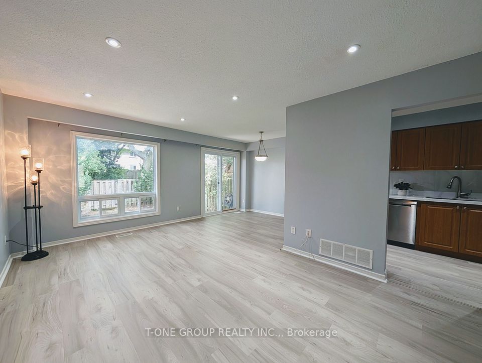 8 Camelot Way, Markham, ON L3P 3W1 3