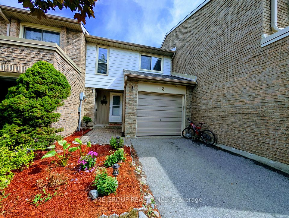 8 Camelot Way, Markham, ON L3P 3W1 2