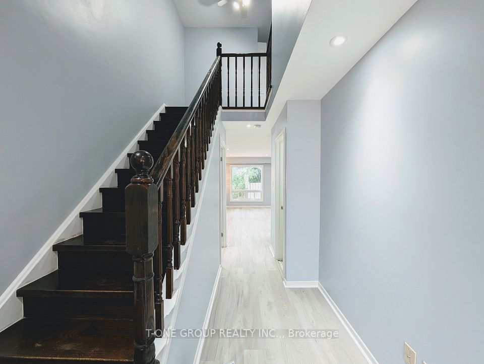 8 Camelot Way, Markham, ON L3P 3W1 8