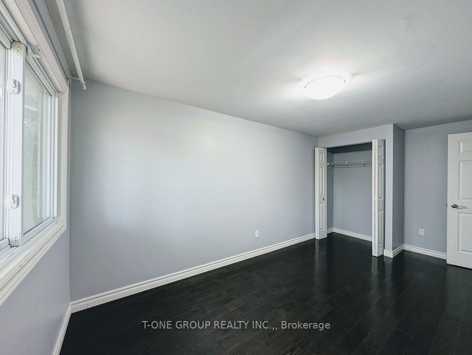 8 Camelot Way, Markham, ON L3P 3W1 12