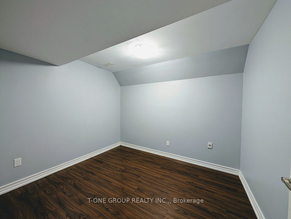 8 Camelot Way, Markham, ON L3P 3W1 18