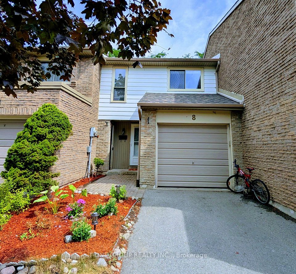 Condo Townhouse at 8 Camelot Way, Markham, ON L3P 3W1