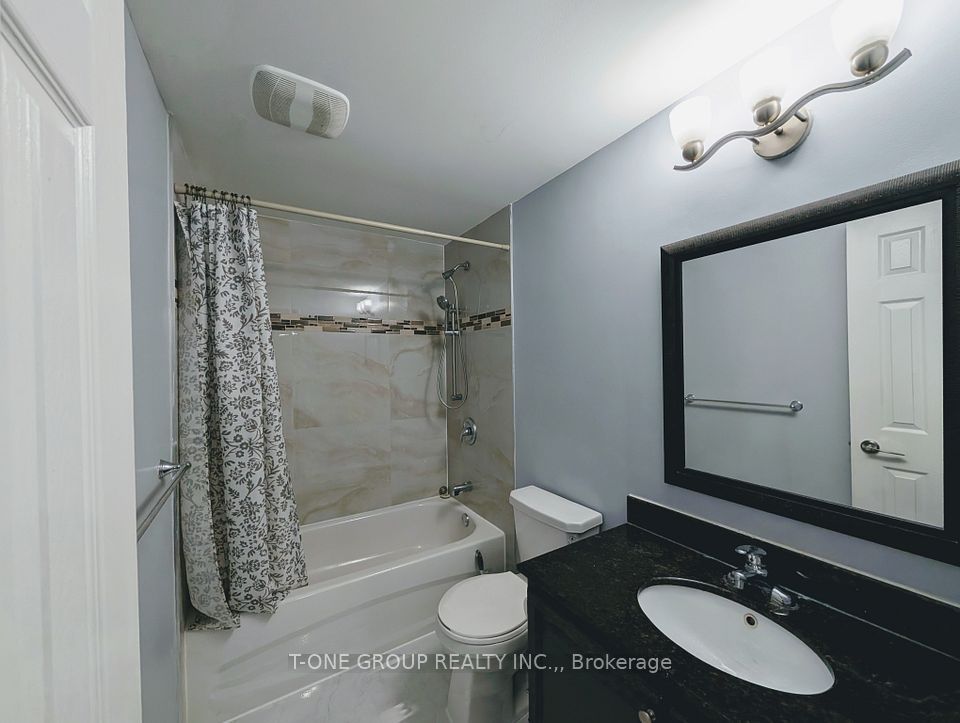 8 Camelot Way, Markham, ON L3P 3W1 14