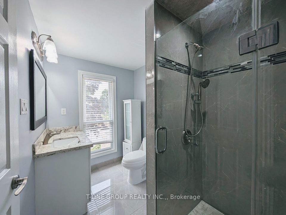 8 Camelot Way, Markham, ON L3P 3W1 11