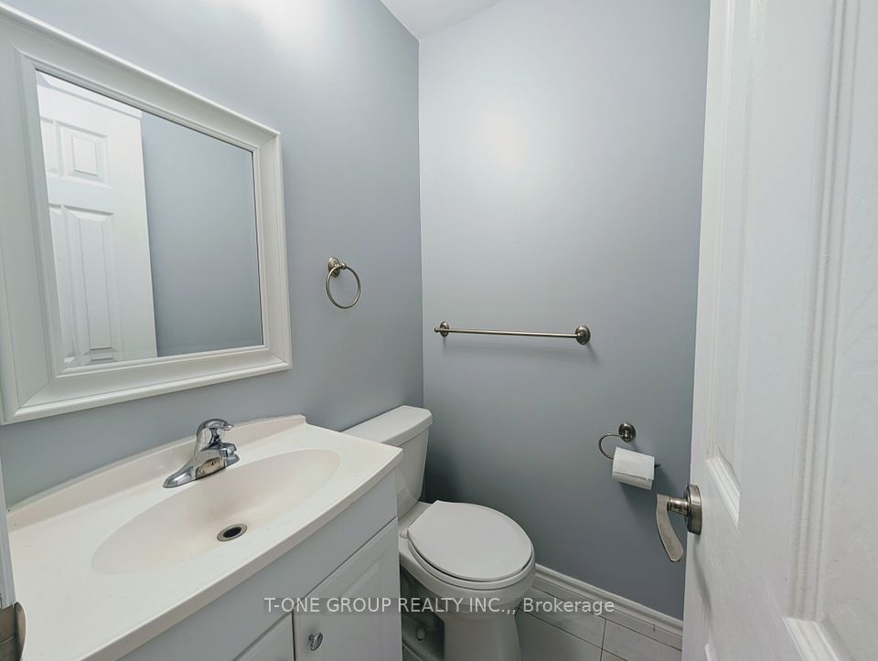 8 Camelot Way, Markham, ON L3P 3W1 7