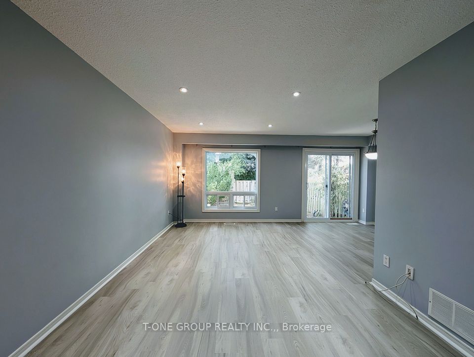 8 Camelot Way, Markham, ON L3P 3W1 4