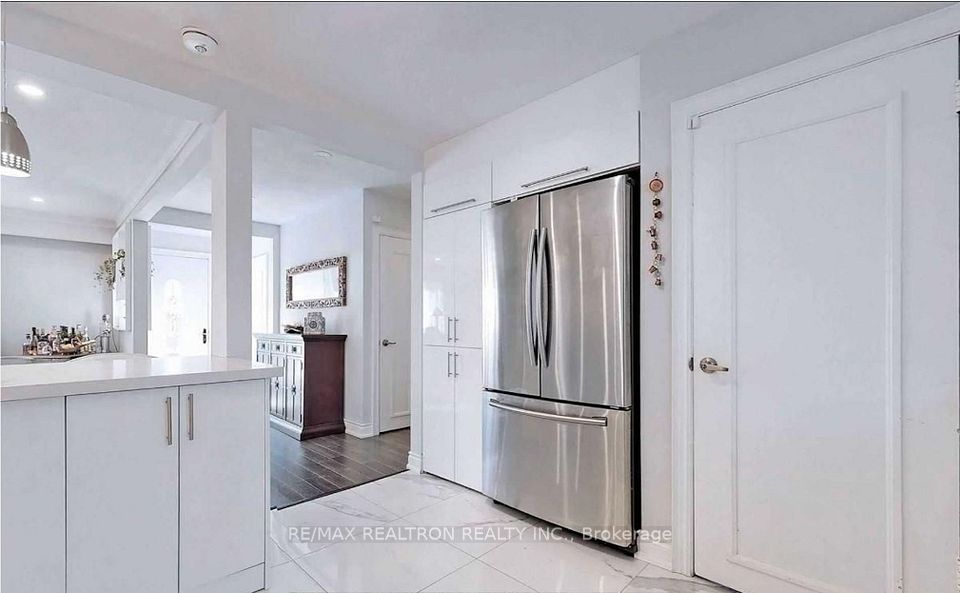 32 Kirk Drive, Markham, ON L3T 3L1 11