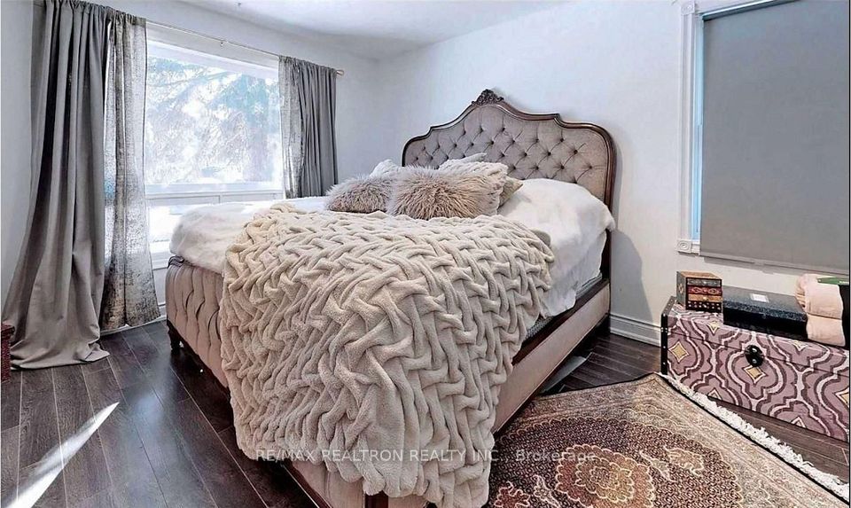 32 Kirk Drive, Markham, ON L3T 3L1 19