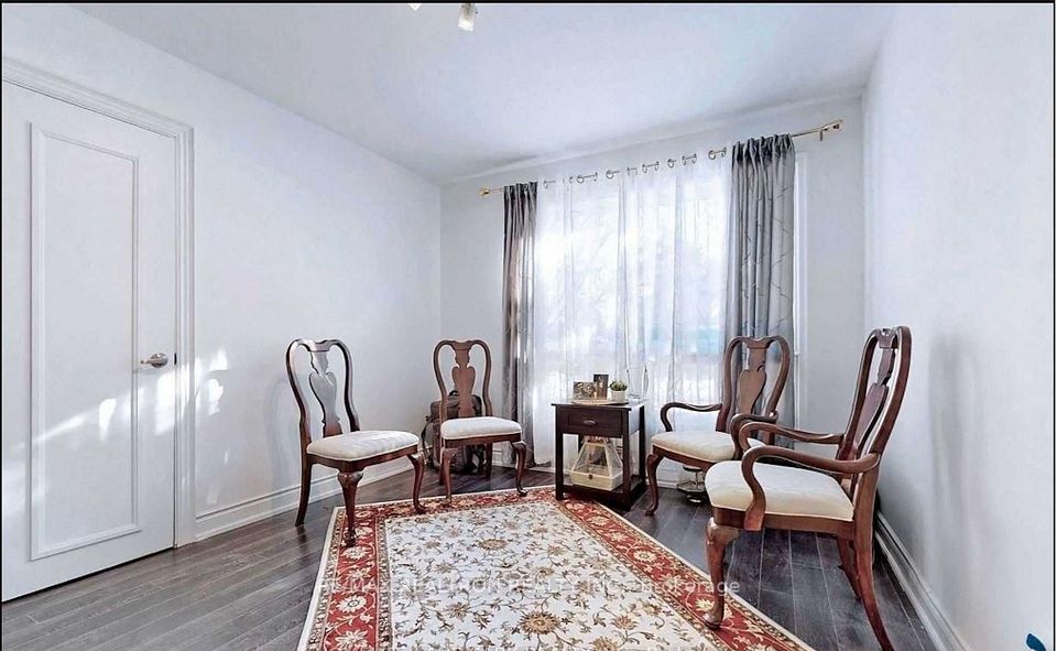 32 Kirk Drive, Markham, ON L3T 3L1 18