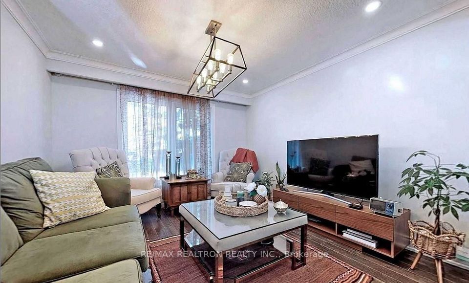 32 Kirk Drive, Markham, ON L3T 3L1 5