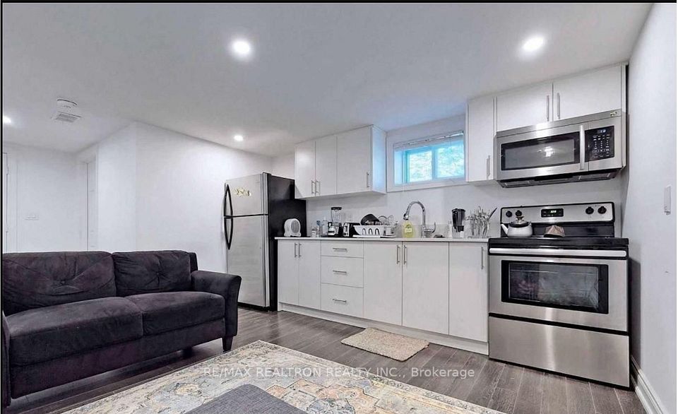 32 Kirk Drive, Markham, ON L3T 3L1 15