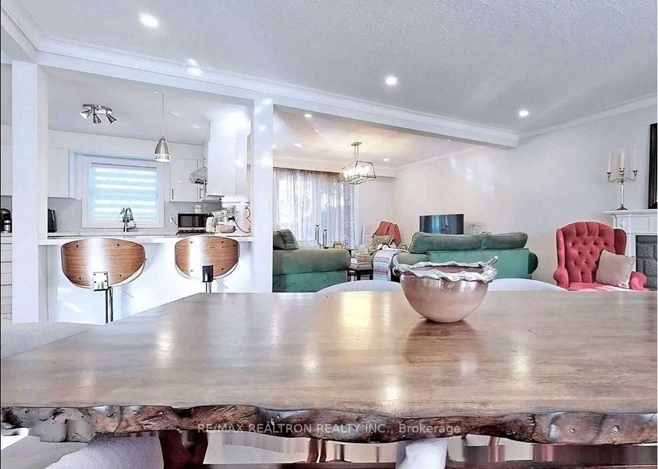 32 Kirk Drive, Markham, ON L3T 3L1 8