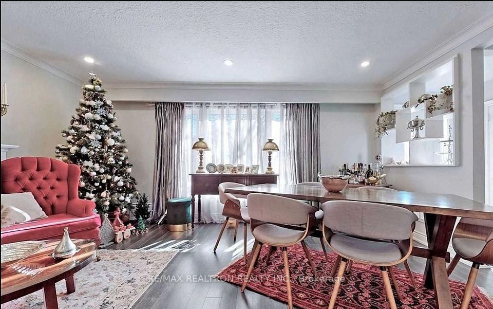 32 Kirk Drive, Markham, ON L3T 3L1 10
