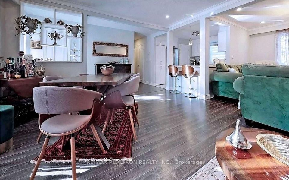 32 Kirk Drive, Markham, ON L3T 3L1 6