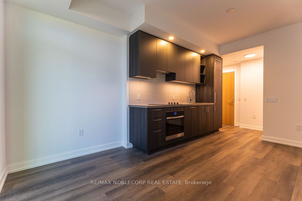 5 Meadowdale Road 1707A, Vaughan, ON L4K 0C7 3