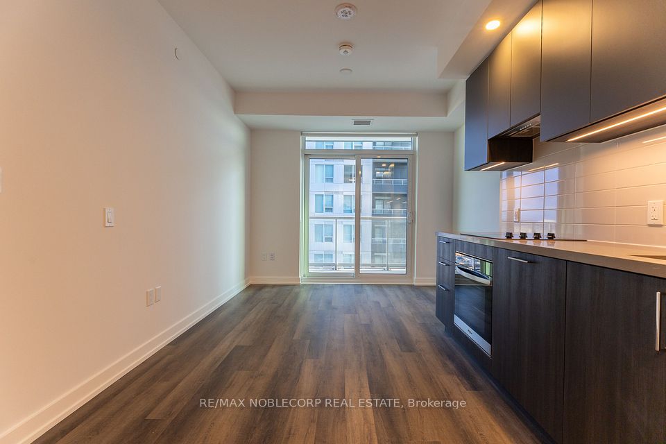 5 Meadowdale Road 1707A, Vaughan, ON L4K 0C7 5