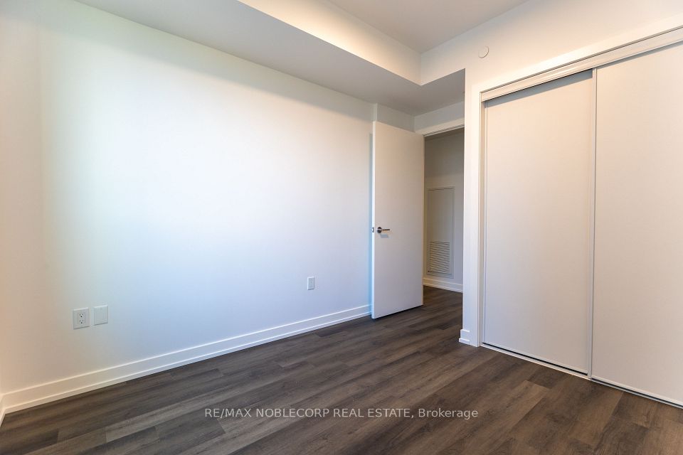 5 Meadowdale Road 1707A, Vaughan, ON L4K 0C7 12
