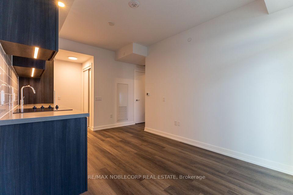 5 Meadowdale Road 1707A, Vaughan, ON L4K 0C7 7