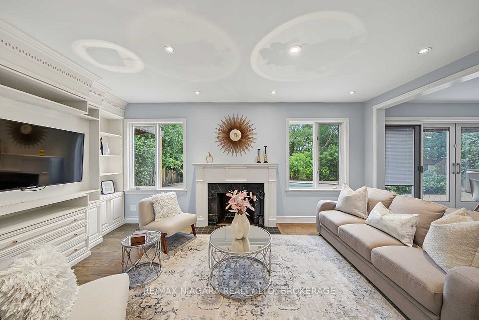 2 Aitken Circle, Markham, ON L3R 7K6 19