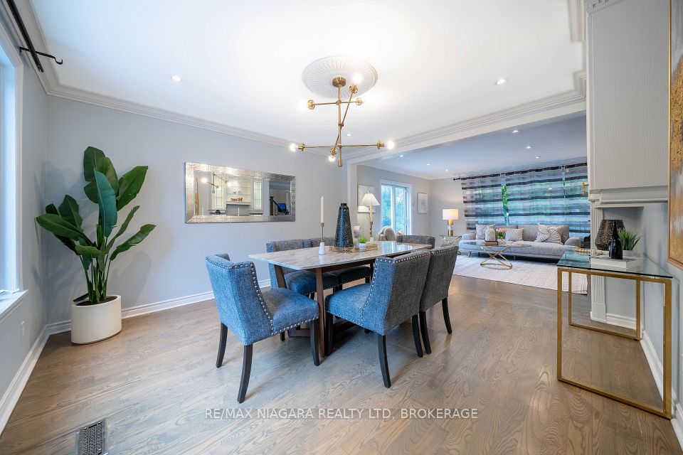 2 Aitken Circle, Markham, ON L3R 7K6 13