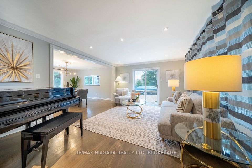 2 Aitken Circle, Markham, ON L3R 7K6 9