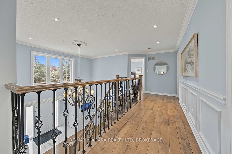 2 Aitken Circle, Markham, ON L3R 7K6 21