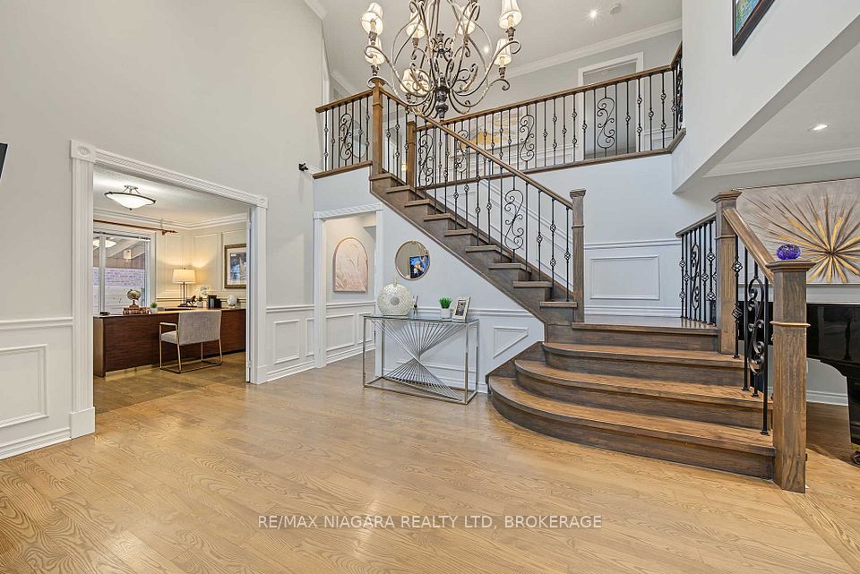 2 Aitken Circle, Markham, ON L3R 7K6 5